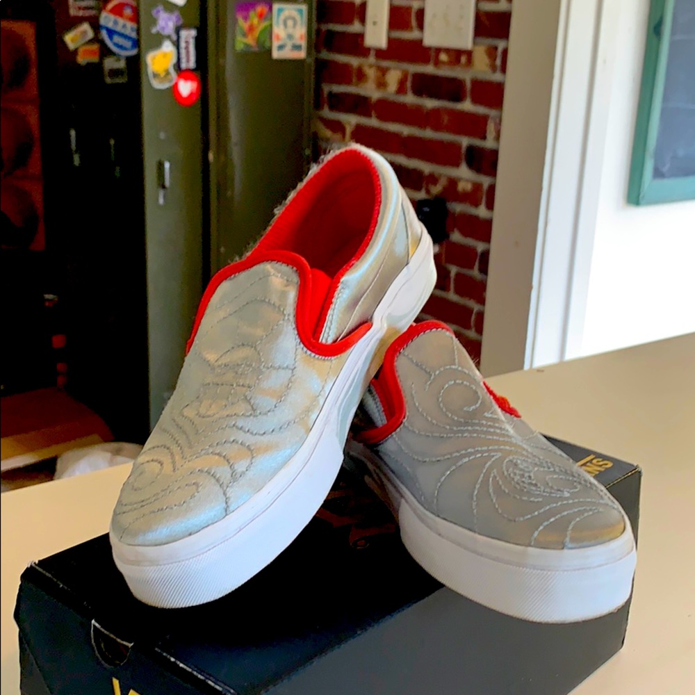 Vans vault classic slip on silver with red